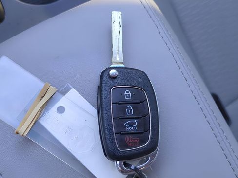 Used 2020 Hyundai Tucson SE w/ Cargo Package image 23