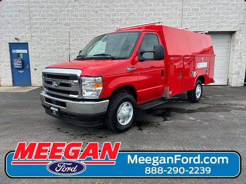 New 2026 Ford E-350 and Econoline 350 Super Duty w/ Interior Upgrade Package RWD image 1