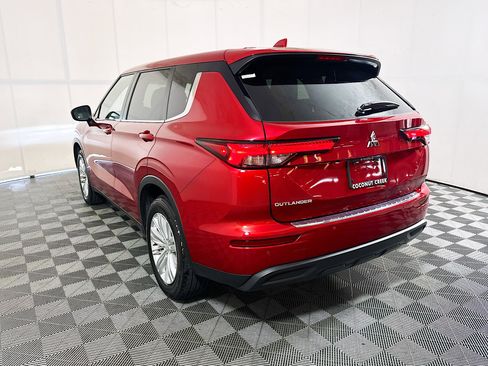 Used 2024 Mitsubishi Outlander ES FWD image 5