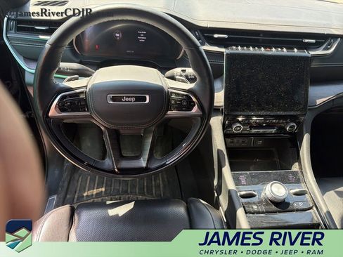 Used 2022 Jeep Grand Cherokee L Overland w/ Advanced Protech Group III AWD/4WD image 9