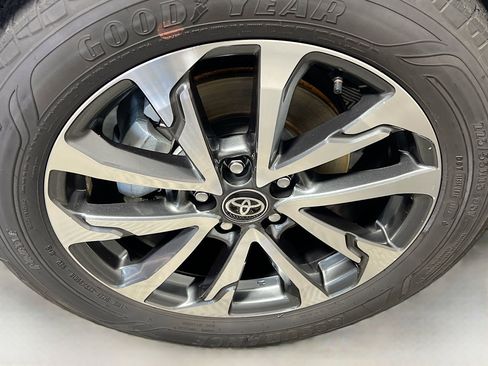Used 2023 Toyota Corolla Cross XLE FWD image 14