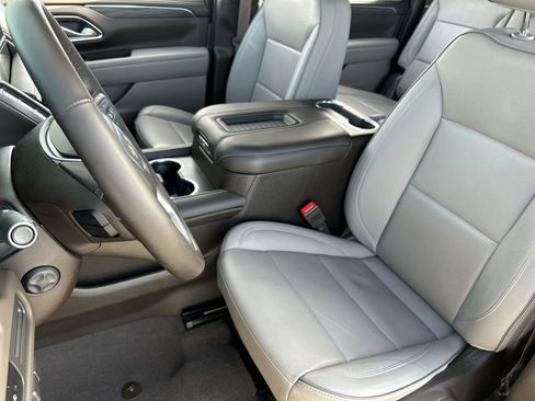 Used 2023 GMC Yukon XL SLT w/ SLT Luxury Package image 19