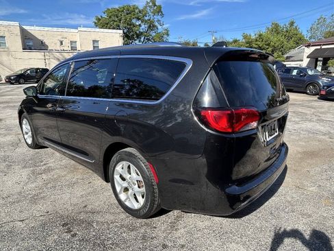 Used 2017 Chrysler Pacifica Touring-L Plus FWD image 12