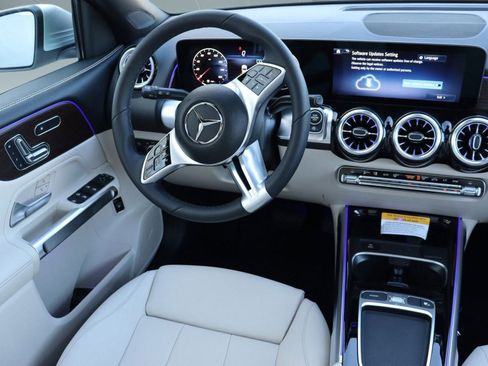 New 2025 Mercedes-Benz GLB 250 image 2