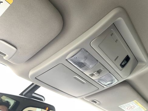 Used 2019 Nissan Titan SV w/ SV Convenience Package image 24