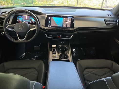 Used 2024 Volkswagen Atlas Cross Sport SE image 16