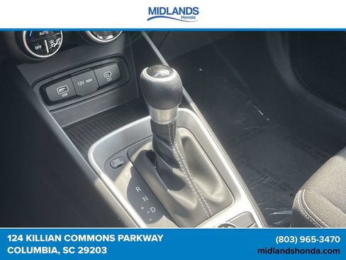 Used 2025 Hyundai Venue SEL FWD image 30