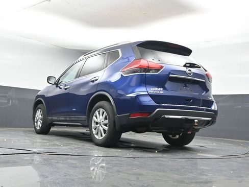 Used 2017 Nissan Rogue SV w/ Sun & Sound Touring Package image 13