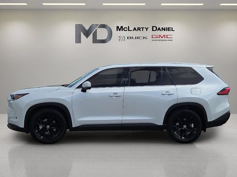 Used 2024 Toyota Grand Highlander FWD image 2