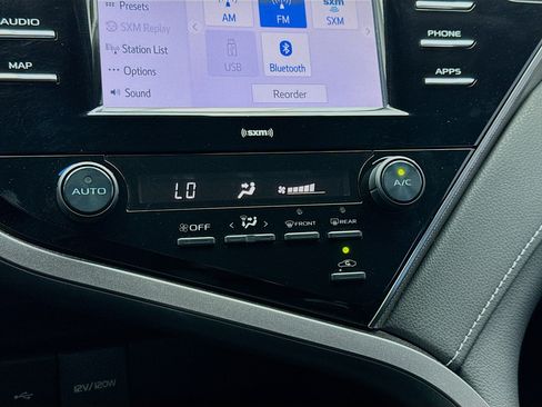 Used 2020 Toyota Camry SE w/ Carpet Mat Package FWD image 12
