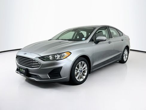 Used 2020 Ford Fusion SE FWD image 3