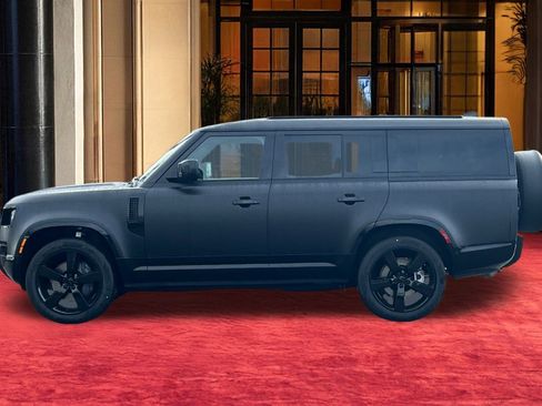 New 2026 Land Rover Defender 130 X-Dynamic SE image 3