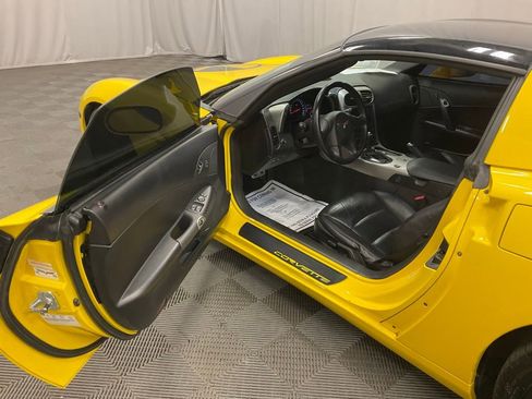 Used 2005 Chevrolet Corvette Coupe w/ Preferred Equipment Group RWD image 20