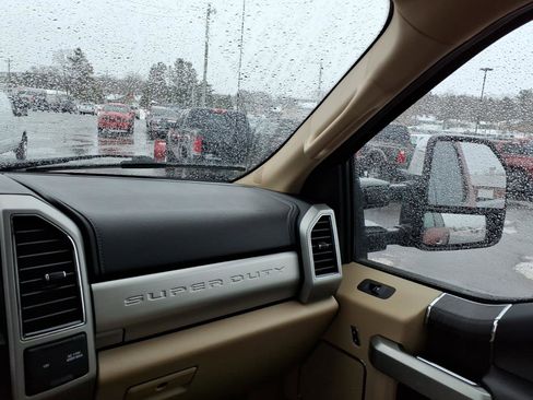 Used 2020 Ford F350 Lariat w/ Chrome Package image 21