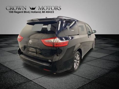 Used 2020 Toyota Sienna XLE w/ XLE Navigation Package AWD/4WD image 6