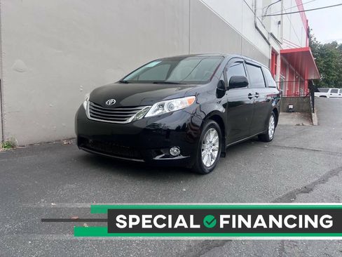 Used 2011 Toyota Sienna Limited w/ Premium Pkg AWD/4WD image 2