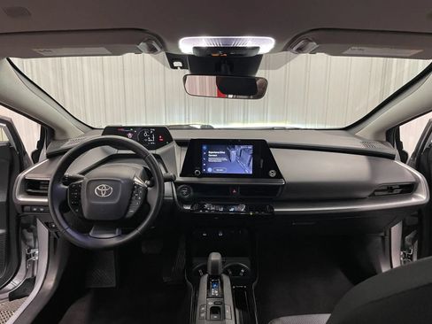 Used 2025 Toyota Prius LE FWD image 27