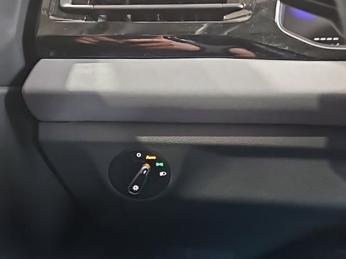 Used 2025 Volkswagen Jetta SE image 35