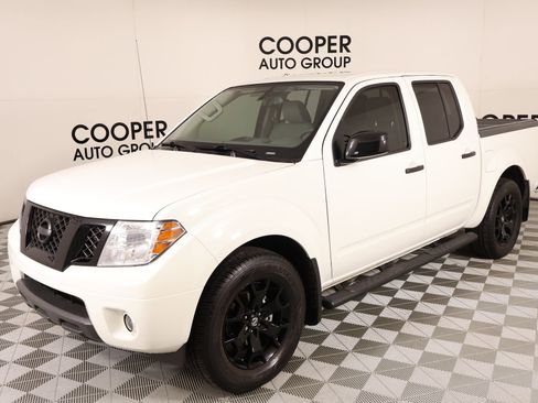 Used 2021 Nissan Frontier SV w/ Midnight Edition Floor Mats image 10