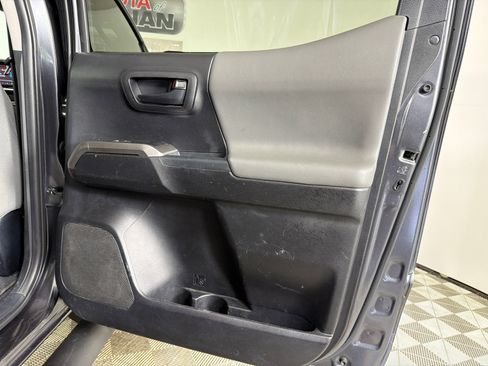 Used 2022 Toyota Tacoma SR5 w/ Technology Package RWD image 16