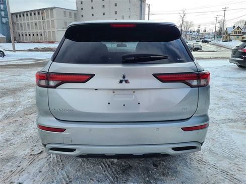 Used 2022 Mitsubishi Outlander SE image 9