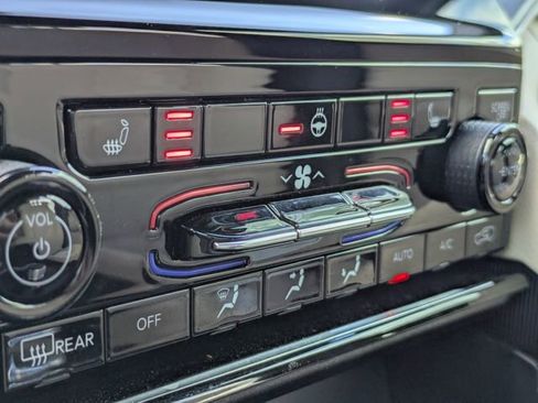 Used 2025 Jeep Grand Cherokee L Limited w/ Black Appearance Package image 23