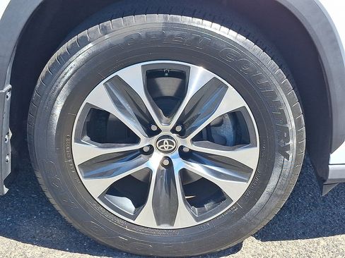 Used 2023 Toyota Highlander XLE w/ Protection Package #3 (TMS) AWD/4WD image 9
