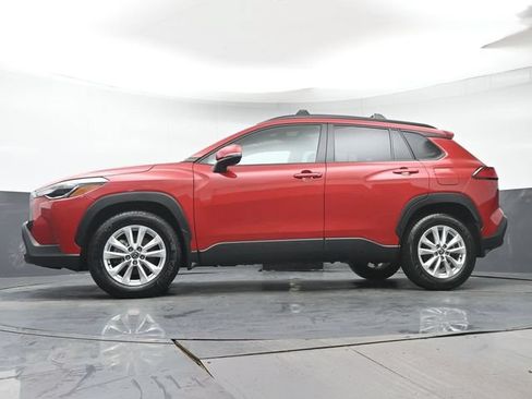Certified 2022 Toyota Corolla Cross LE w/ Moonroof Package AWD/4WD image 32