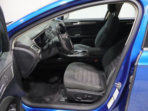 Used 2017 Ford Fusion SE FWD image 10