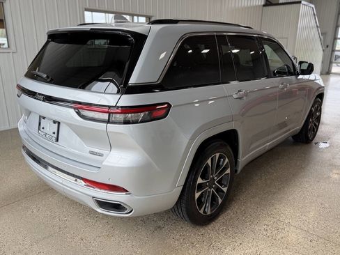 Used 2022 Jeep Grand Cherokee Overland AWD/4WD image 35