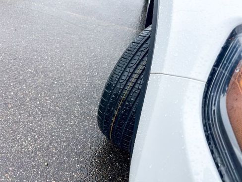 Used 2019 Jeep Cherokee Limited image 3