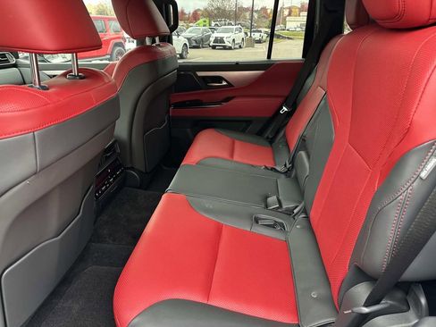 Used 2025 Lexus LX 700h F Sport image 12