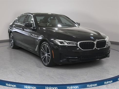 Used 2023 BMW 530e w/ Premium Package image 3