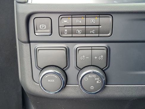 New 2026 Chevrolet Suburban LS image 13