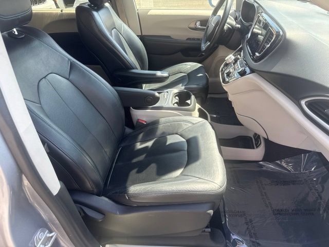 Used 2021 Chrysler Pacifica Touring-L FWD image 31