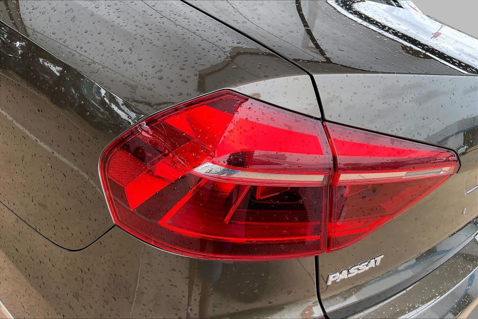 Used 2019 Volkswagen Passat 2.0T Wolfsburg w/ Wheels & Sunroof Package FWD image 29
