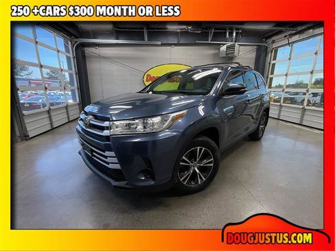 Used 2019 Toyota Highlander LE image 1
