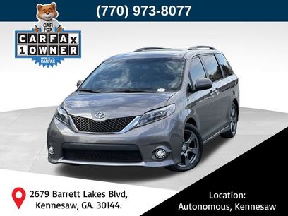 Used 2017 Toyota Sienna SE