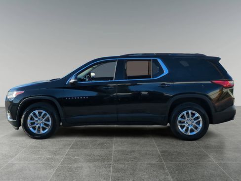 Used 2021 Chevrolet Traverse LT image 2