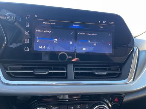 Used 2025 Chevrolet Trax LT w/ LT Convenience Package FWD image 38