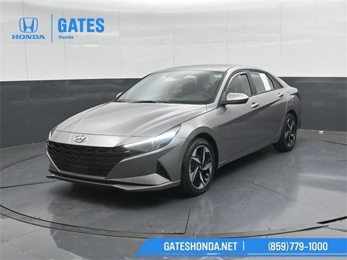 Used 2023 Hyundai Elantra SEL w/ Convenience Package image 7