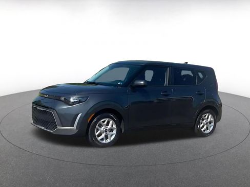 Used 2025 Kia Soul LX w/ LX Technology Package FWD image 7