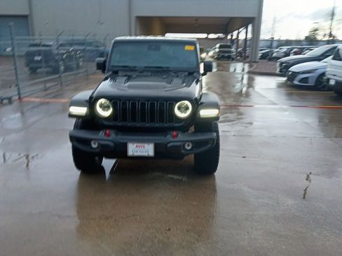 Used 2025 Jeep Wrangler Unlimited Rubicon AWD/4WD image 5