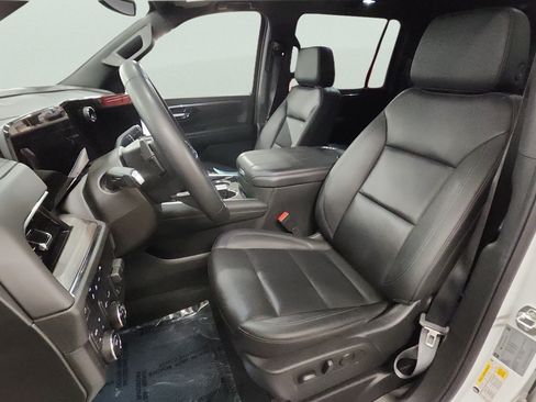 Used 2025 Chevrolet Suburban LT w/ Comfort Package AWD/4WD image 10