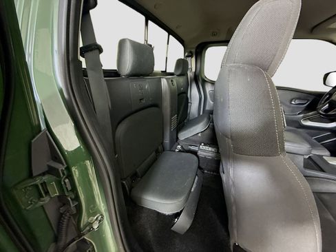 Used 2022 Nissan Frontier SV image 27