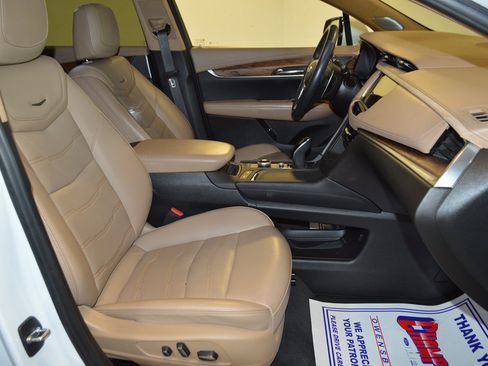 Used 2021 Cadillac XT5 Sportv w/ Platinum Package AWD/4WD image 11