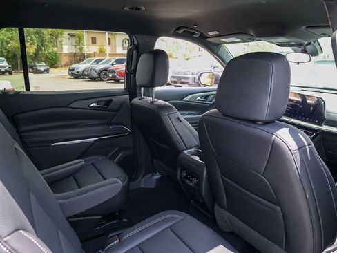 Used 2025 Chevrolet Traverse LT w/ Midnight/Sport Edition FWD image 16