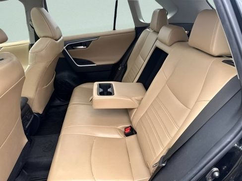 Used 2019 Toyota RAV4 Limited AWD/4WD image 14
