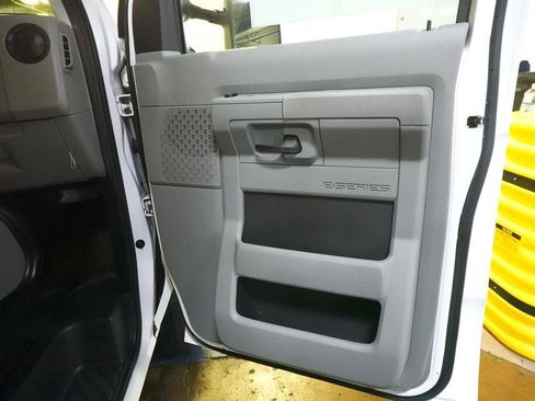 Used 2022 Ford E-450 and Econoline 450 Super Duty w/ Power Windows & Locks Group RWD image 21