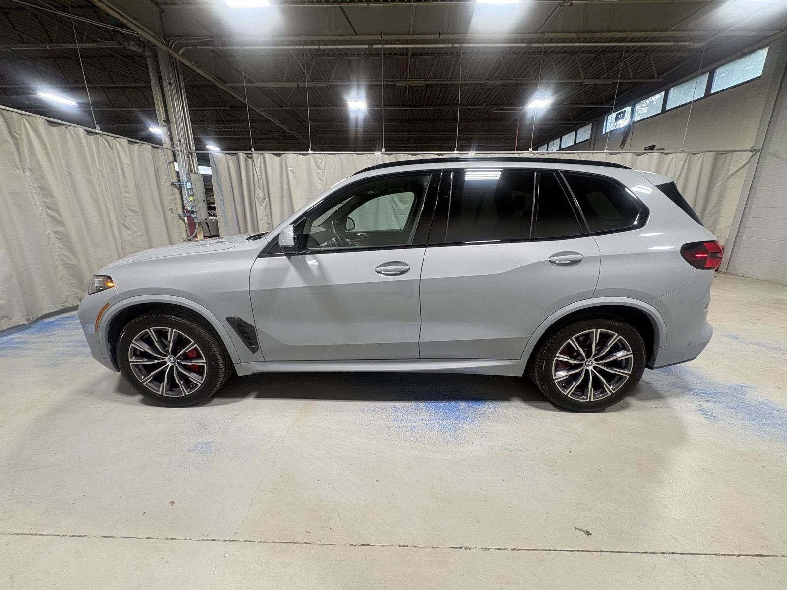 Used 2024 BMW X5 xDrive40i w/ M Sport Package AWD/4WD image 30
